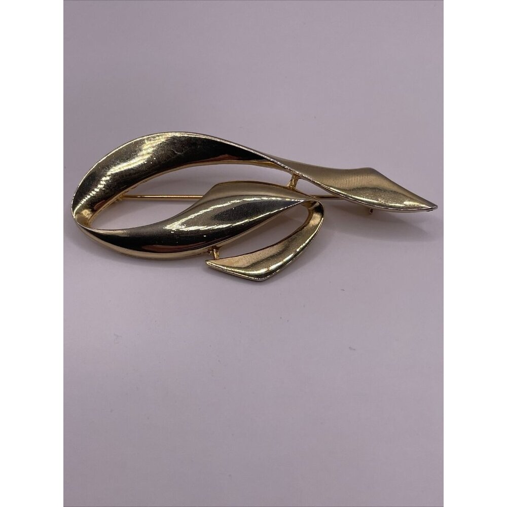 Signed M. Jent Gold Tone Metal Abstract Curled‎ Brooch Vintage Modernist AL4.2